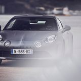 Der Alpine A110S hat das klassische Vier-Augen-Gesicht