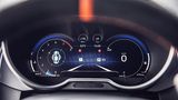 Je nach Fahrmodus verändert sich im Alpine A110S die digitale Anzeige