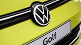 Der Golf 8 trägt das neue VW-Logo