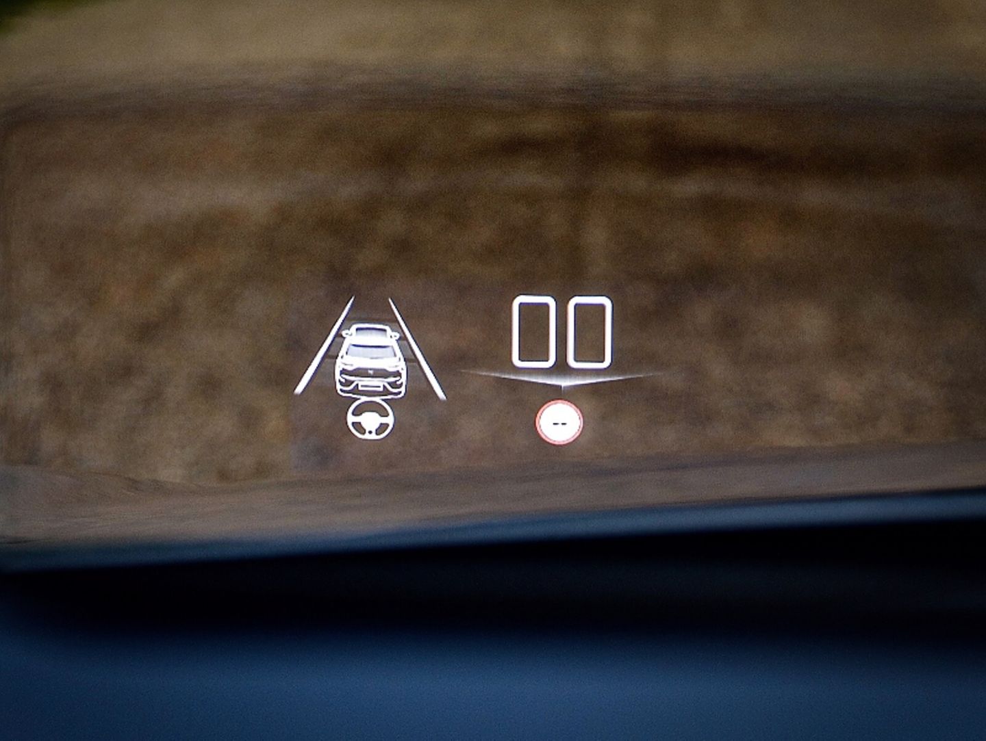 Optional ist das Headup-Display im DS 3 Crossback E-Tense