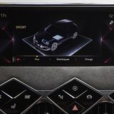 Der zentrale Bildschirm im DS 3 Crossback E-Tense