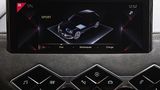 Der zentrale Bildschirm im DS 3 Crossback E-Tense