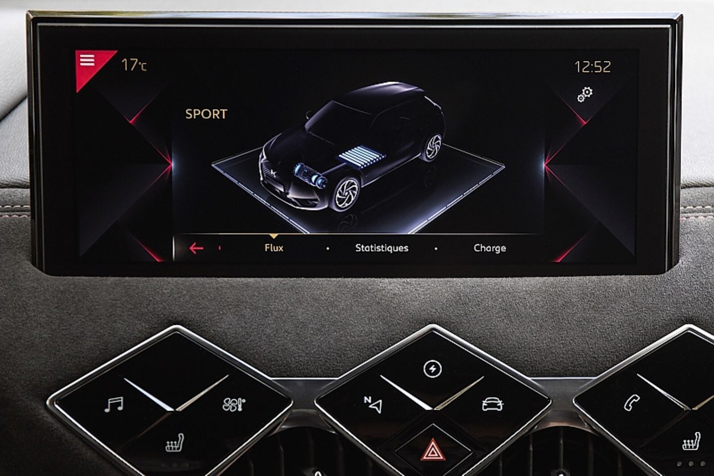 Der zentrale Bildschirm im DS 3 Crossback E-Tense