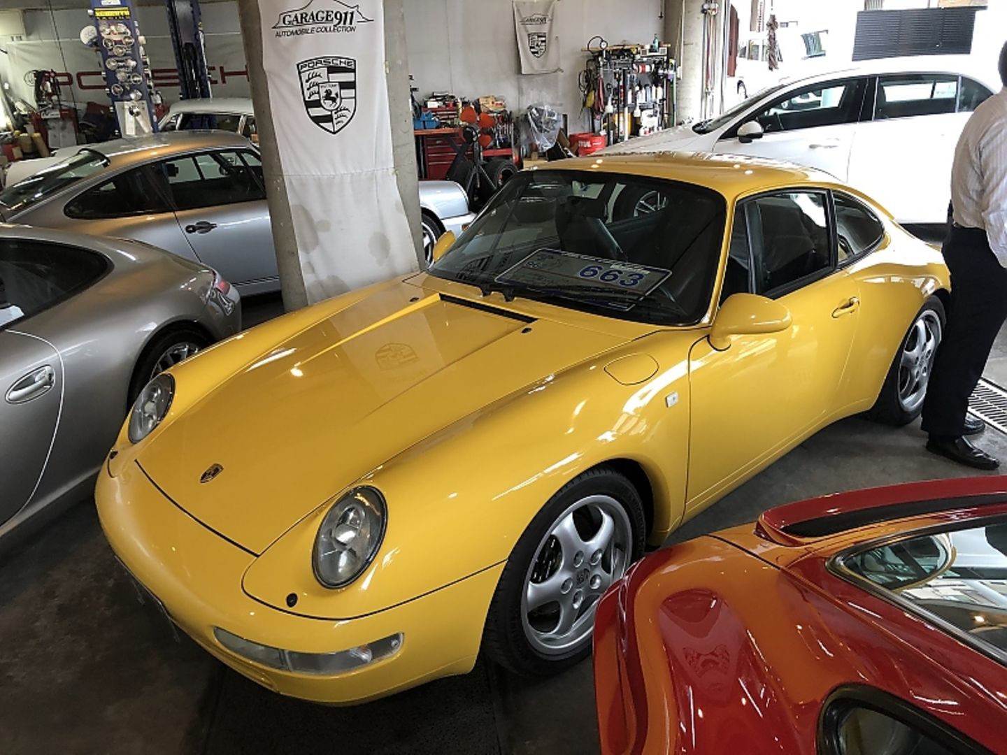 Porsche Garage 911 in Tokio