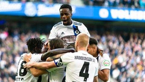Hannover 96 Jugendspieler Stirbt Bei Autounfall Stern De