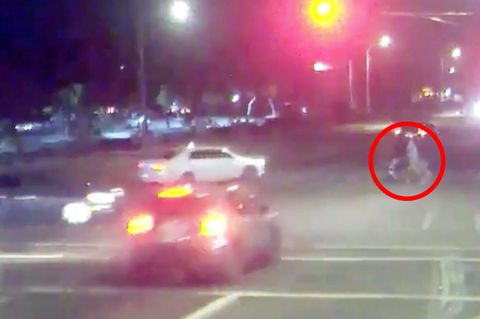 USA: Familie mit Kinderwagen wird beinahe überfahren – ein Unfall rettet sie