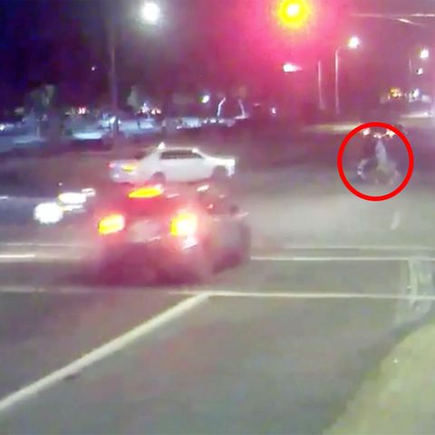 USA: Familie mit Kinderwagen wird beinahe überfahren – ein Unfall rettet sie