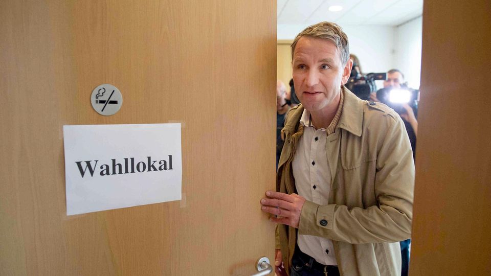 Björn Höcke Björn Höcke, Spitzenkandidat der AfD, verlässt nach seiner Stimme für die Landtagswahl das Wahllokal