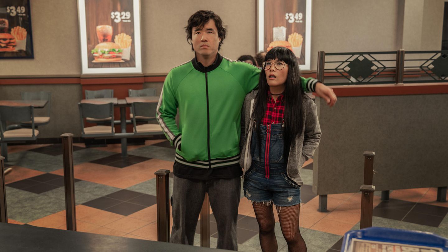 Streaming: Film Platz 8: "Always be My Maybe" Mit "Always be My Maybe" traute sich Netflix an eine ganz klassische Rom-Com über die Kindergartenliebe. Damit begeisterte man nicht nur die Kritik, sondern auch das Publikum: 32 Millionen Mal wurde eingeschaltet.