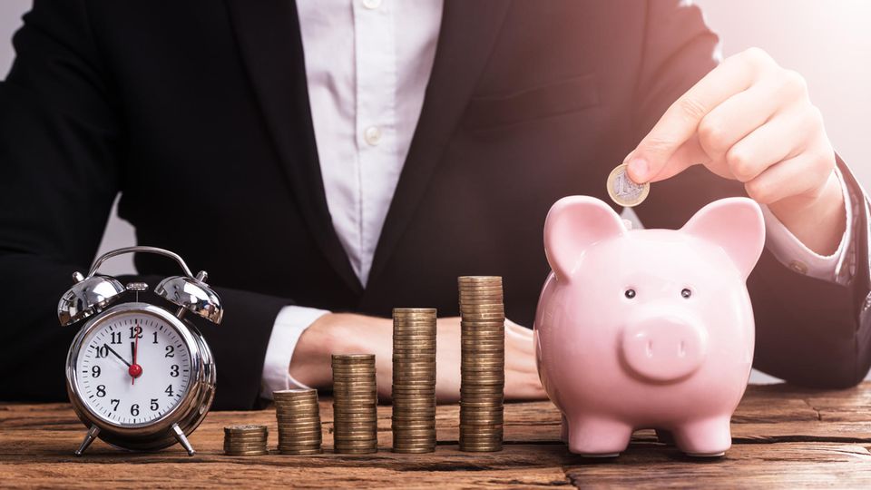 Geld sparen In der Cyber Week bare Münze sparen