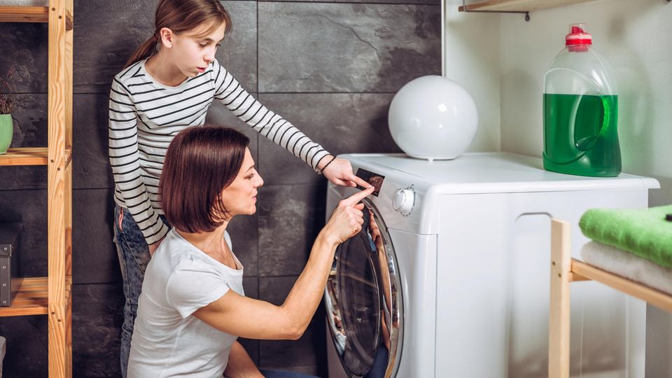 Waschmaschinen und Waschtrockner gehören zu den Arbeitern im Haushalt, dennoch sollen sie lange durchhalten.