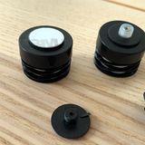 "Die Höhle der Löwen": Der Drillstamp lässt sich entweder per Silikon-Stöpsel in die Halterung stecken oder per Aufkleber anbringen. Die Teile lassen sich mit kleinen Schraubgewinden wunderbar austauschen und auch in der Höhe verstellen.