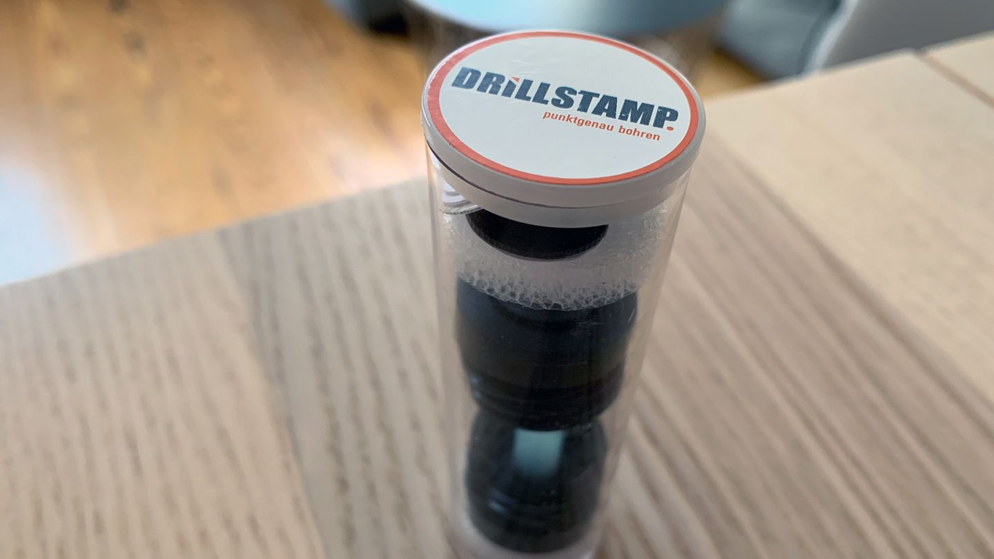 "Die Höhle der Löwen": Die Drillstamps werden mit einer handlichen Röhre geliefert, die alles nötige enthält und in jedem Werkzeugkasten Platz finden dürfte.
