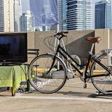 Diese Fahrrad hat einen Nachrüstsatz, um es zu einem E-Bike zu machen