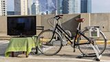Diese Fahrrad hat einen Nachrüstsatz, um es zu einem E-Bike zu machen