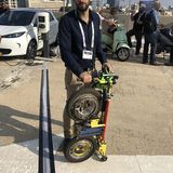 Naveh Spector mit seinem E-Roller