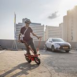 Auf dem Dach der Garage kann man manche Vehikel selbst ausprobieren