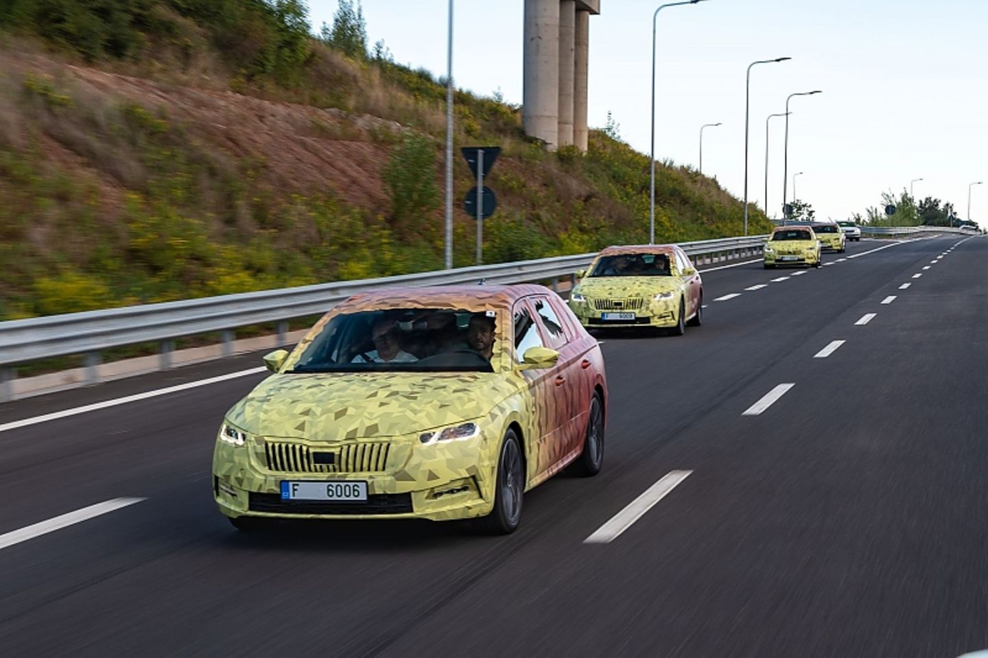 Auch im Octavia kommen, wie zum Beispiel im Golf 8 der 1,0 TSI-Dreizylinder mit 81 kW / 110 PS sowie der 1,5-TSI-Vierzylinder mi