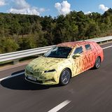 Beim Fahren besinnt sich der Octavia auf seine traditionellen Fähigkeiten