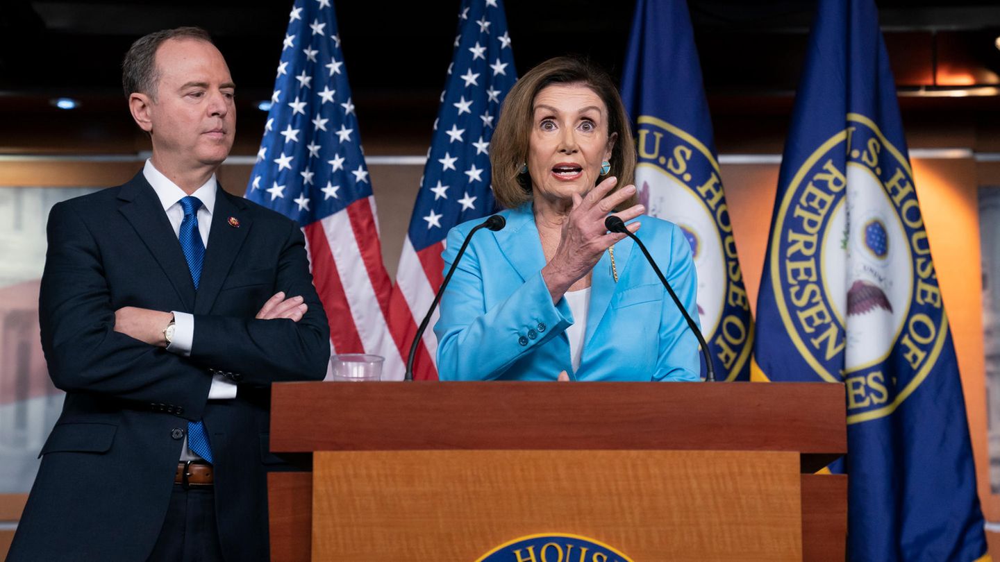 Nancy Pelosi und Adam Schiff