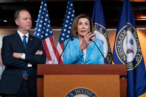 Nancy Pelosi und Adam Schiff