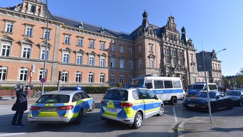Hamburg: Der Haupteingang zum Strafjustizgebäude in Hamburg
