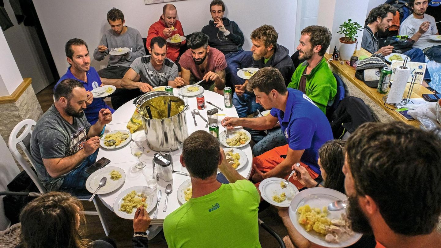 Extremsport auf und am Seil funktioniert nur als Team. Gemein­sames Essen ­gehört dazu
