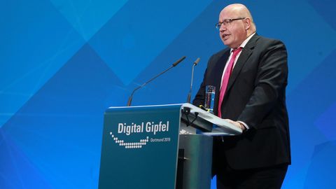 Wirtschaftsminister Peter Altmaier (CDU) Minuten vor seinem Sturz in Dortmund