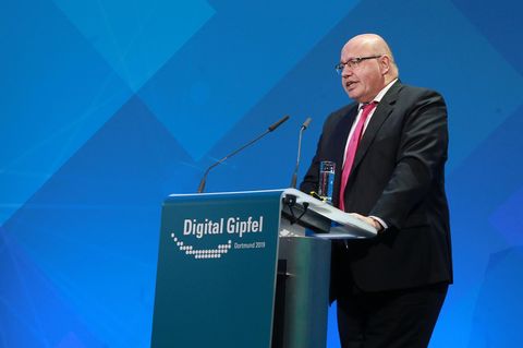 Wirtschaftsminister Peter Altmaier (CDU) Minuten vor seinem Sturz in Dortmund