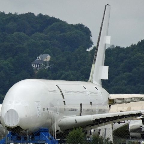 Airbus A380 9V-SKA