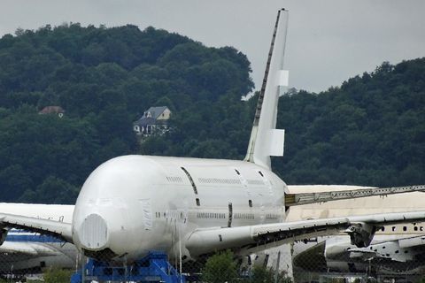 Airbus A380 9V-SKA