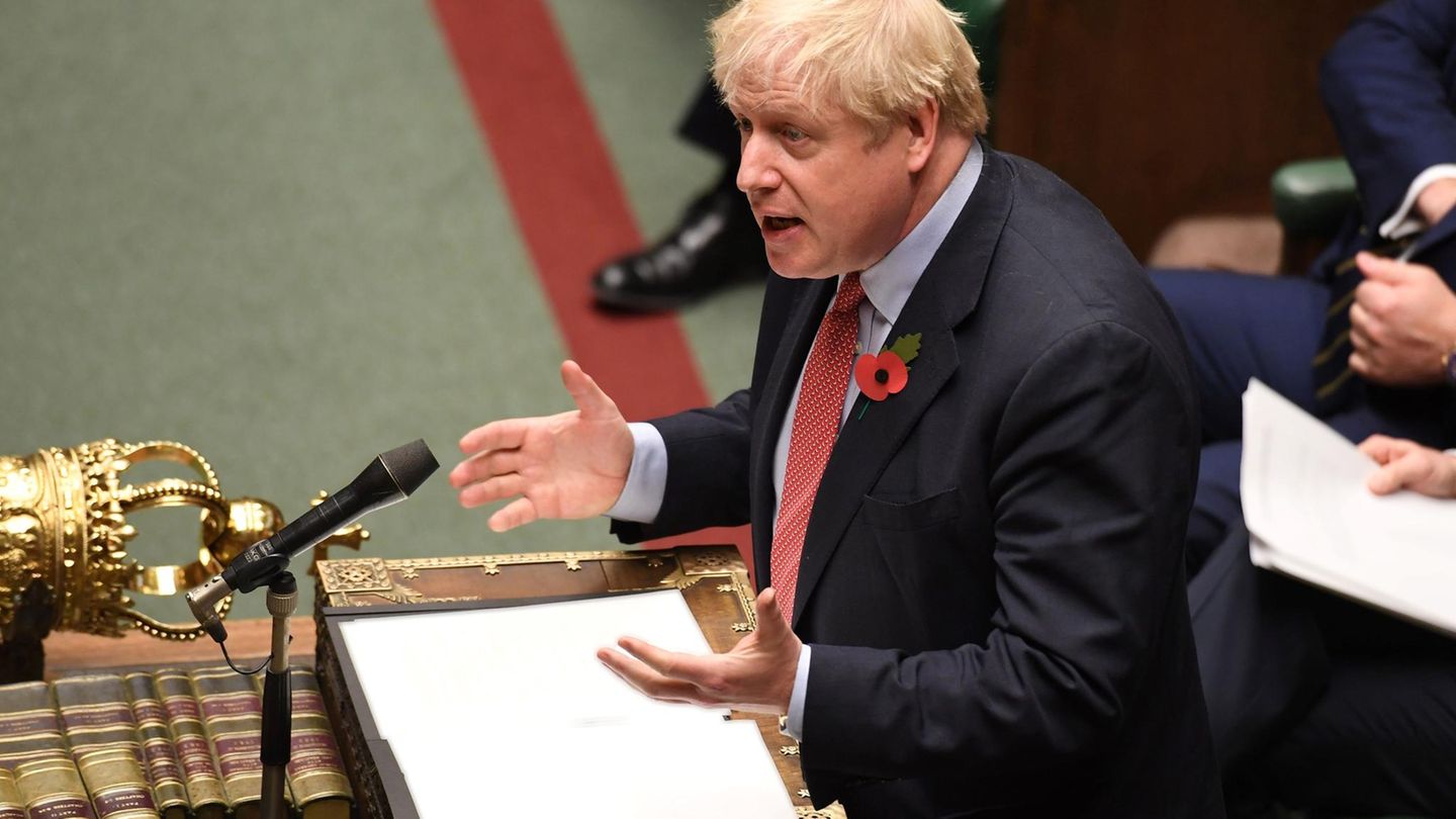 Boris Johnson spricht am Dienstag in der Debatte zu vorgezogenen Neuwahlen