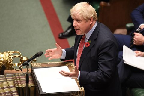 Boris Johnson spricht am Dienstag in der Debatte zu vorgezogenen Neuwahlen