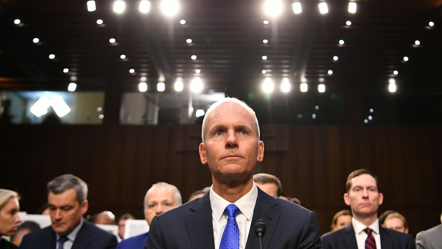 Muss zwei Tage Rede und Antwort stehen: Boeing-Chef Dennis Muilenburg beim Hearing vor den Abgeordneten des Handelsausschusses im US-Senat