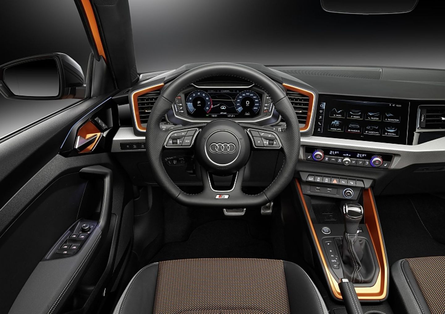 Der 10,1 Zoll große Infotainment-Touchscreen ist gut eingepasst