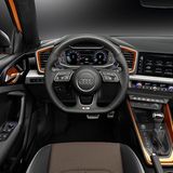 Der 10,1 Zoll große Infotainment-Touchscreen ist gut eingepasst