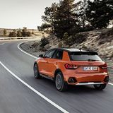 Auch in schnellen Kurven bleibt das Fahrverhalten neutral