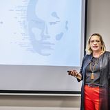 Mit "Intervyo" soll das Auswahlverfahren bei Stellenausschreibungen beschleunigt werden, indem eine virtuelle Person per Laptop