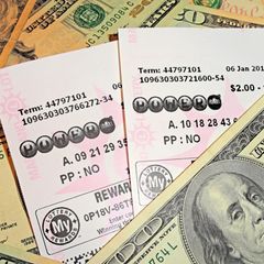 Lottoschein als Trinkgeld: Barkeeperin gewinnt beim "Powerball"-Lotto