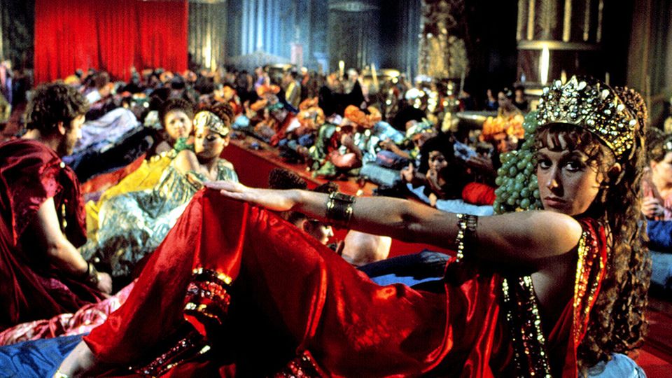 Interview: In Tinto Brass Kinoporno "Caligula" spielte Mirren die hemmungslose Milonia Caesonia. In Tinto Brass Kinoporno "Caligula" spielte Mirren die hemmungslose Milonia Caesonia.