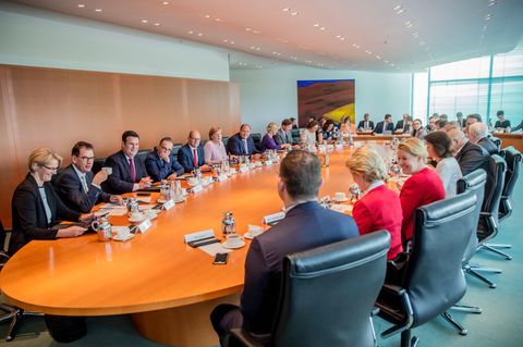 Das Kabinett der Großen Koalition konferiert in Berlin