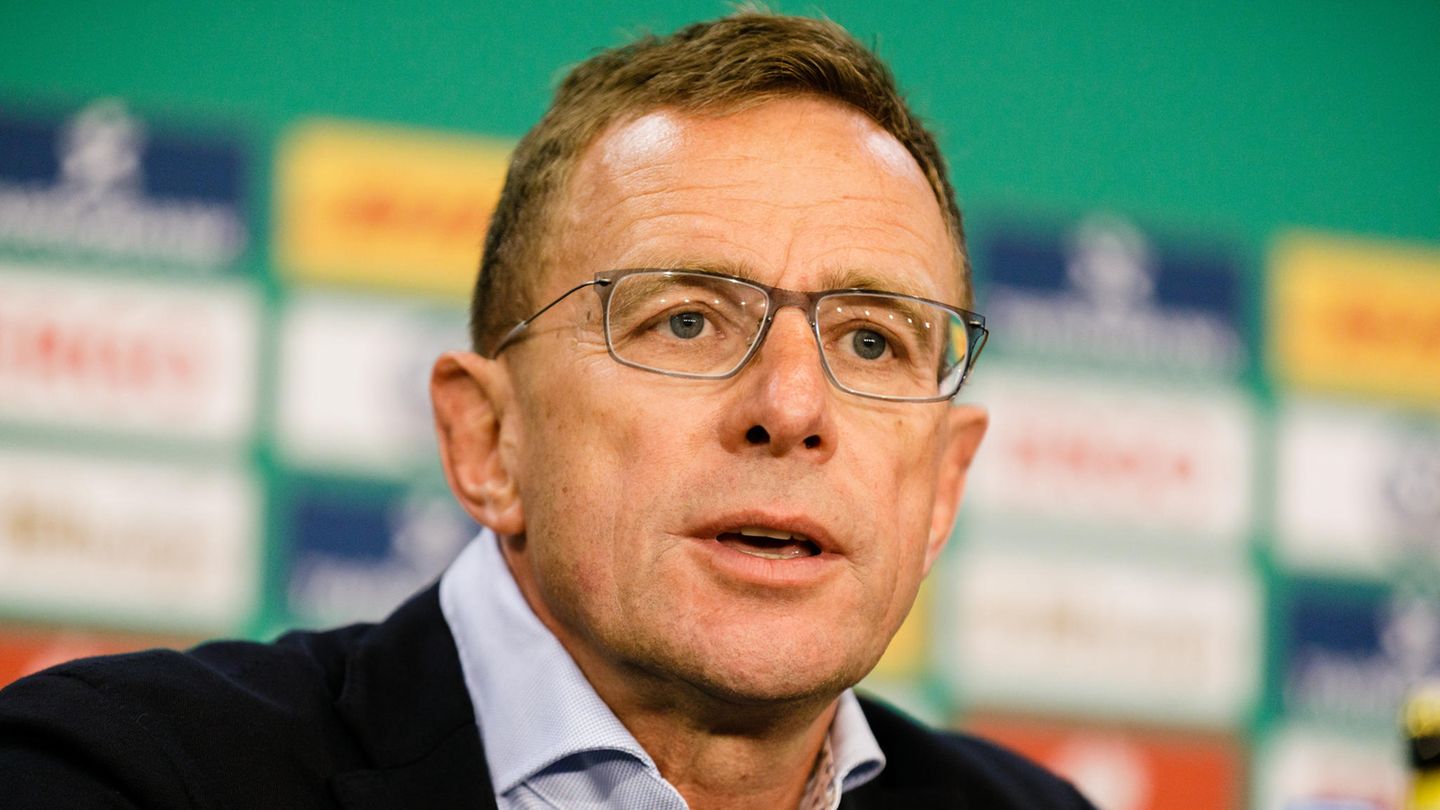 Ralf Rangnick  Vom Red-Bull-Fußballchef heißt es, dass er seinen Schreibtisch-Job gern wieder gegen etwas mehr Action an der Seitenlinie und Kabinengeruch eintauschen würde. Zuletzt führte Rangnick in der vergangenen Saison RB Leipzig als Interimslösung souverän in die Champions League, bevor Nagelsmann im Sommer übernahm. Rangnick ist auf jeden Fall ein erfahrender Trainer, dem der Job bei den Bayern zuzutrauen ist.  Wahrscheinlichkeit: gering bis mittelhoch