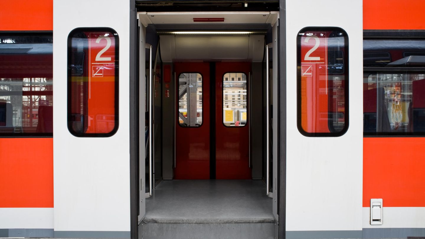 Monatskarte für den öffentlichen Personennahverkehr: Viele Firmen bieten eine satte Subventionierung an. Der ÖPNV kann quasi unbegrenzt zusätzlich zu anderen Benefits bezahlt werden.