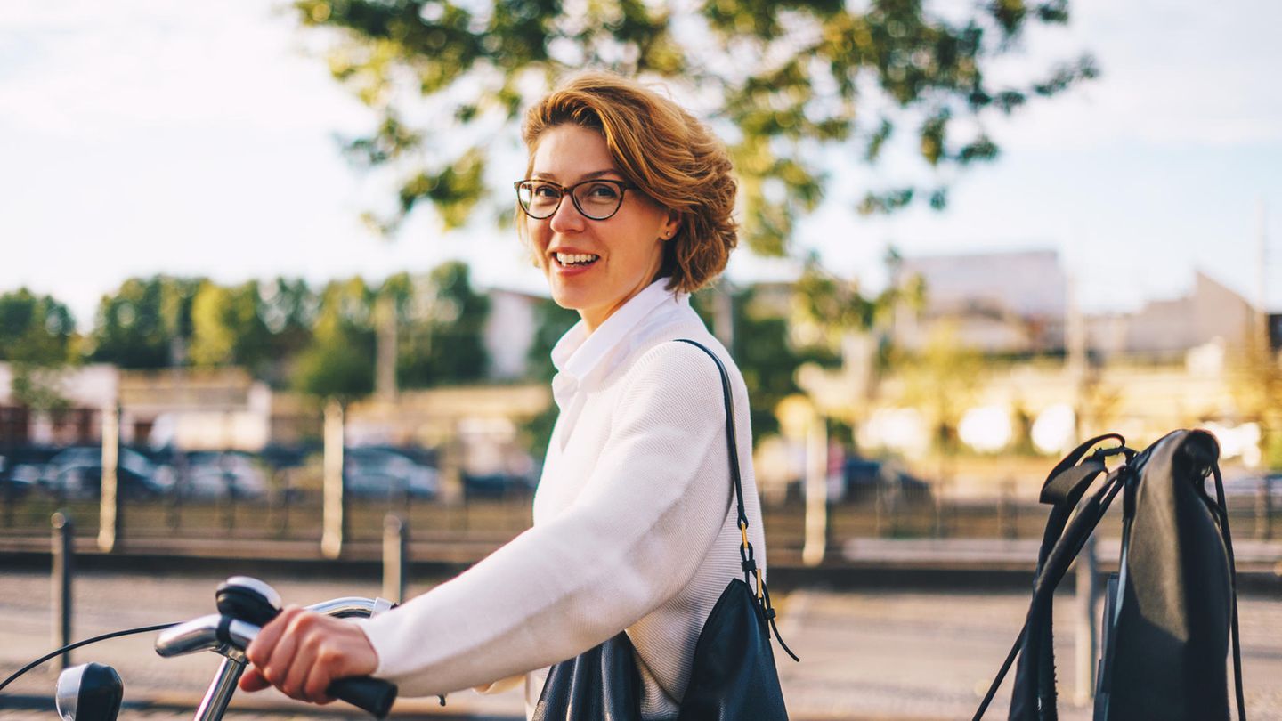 Frau mit Fahrrad Frau mit Fahrrad