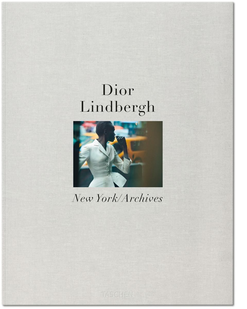 Fotograf starb mit 74 Jahren: Peter Lindbergh. Dior Peter Lindbergh, Martin Harrison Hardcover, 2 Bände im Schuber, 28 x 37 cm, 520 Seiten € 150 TASCHEN Verlag Peter Lindbergh. Dior Peter Lindbergh, Martin Harrison Hardcover, 2 Bände im Schuber, 28 x 37 cm, 520 Seiten € 150 TASCHEN Verlag