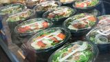 Gemüse, Blattsalate, Kräuter und Obst  Listerien mögen rohe Sprossen und Keimlinge, Obst, Gemüse und frische Kräuter, sowie vorgeschnittene, verpackte Salate. Tipp: Waschen Sie Salate gründlich vor der Zubereitung.