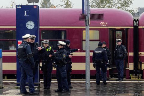 Ermittlungen in einem Partyzug auf dem Bahnhof von Greven