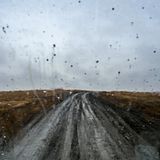 Vom Regen aufgeweichter Boden