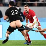 Tokio, Japan. Neuseeland ist im Welt-Rugby eigentlich die Nummer eins. Bei der Weltmeisterschaft aber ist die All Blacks genannte Mannschaft nur Dritter geworden -  nach einem harten Fight gegen Wales, bei dem jeder alles gegeben hat.