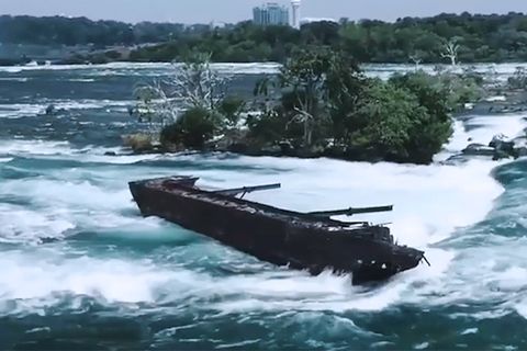 An den Niagarafällen:  Nationalpark-Chef will Absturz des Schiffswrack "Iron Scow" verhindern